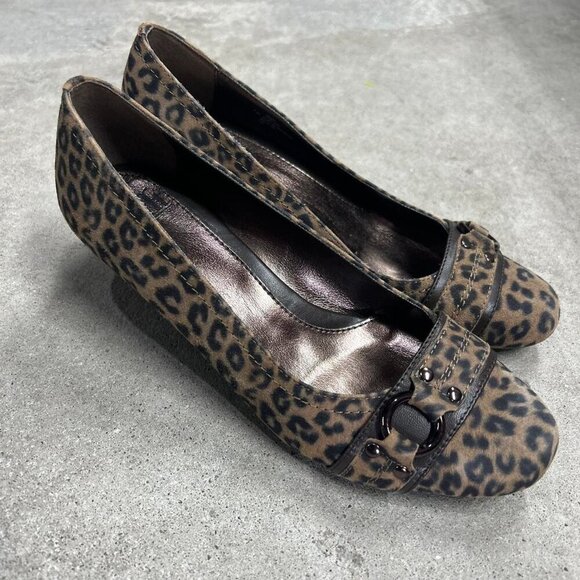Sofft Womens Leopard Animal Print Closed Toe Wedges Buckle Detailed Size 7M - Picture 1 of 6